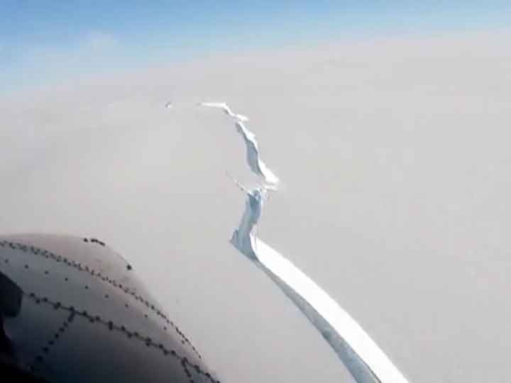 An massive iceberg, approx. the size of New Delhi broke off in&nbsp;Antarctica